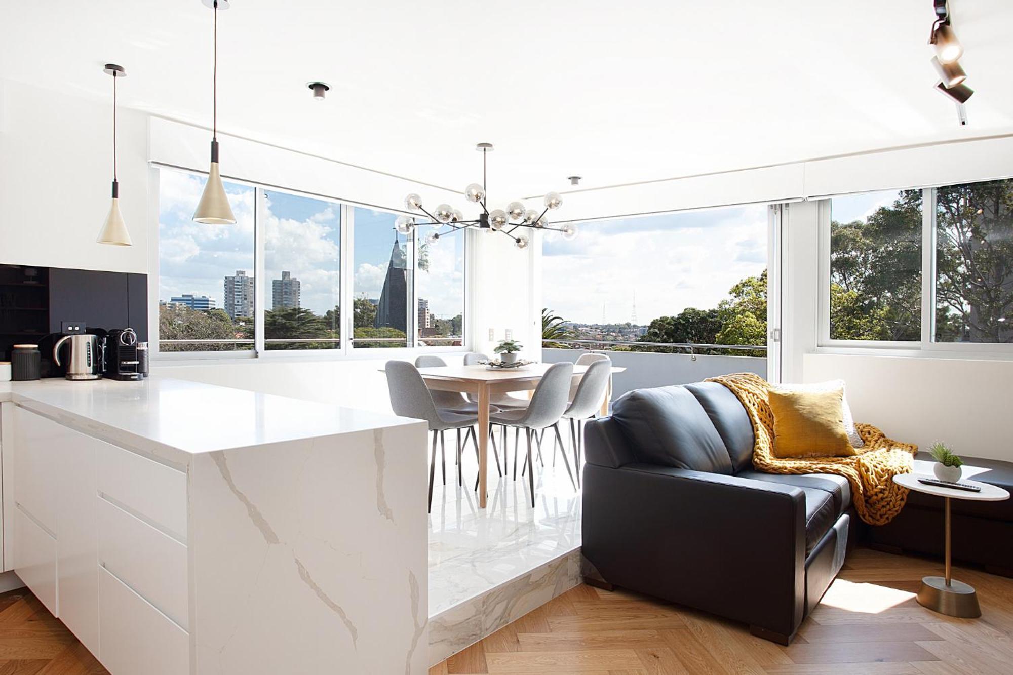 Perfect Located 2-bed With Spacious Balcony & Bbq *
